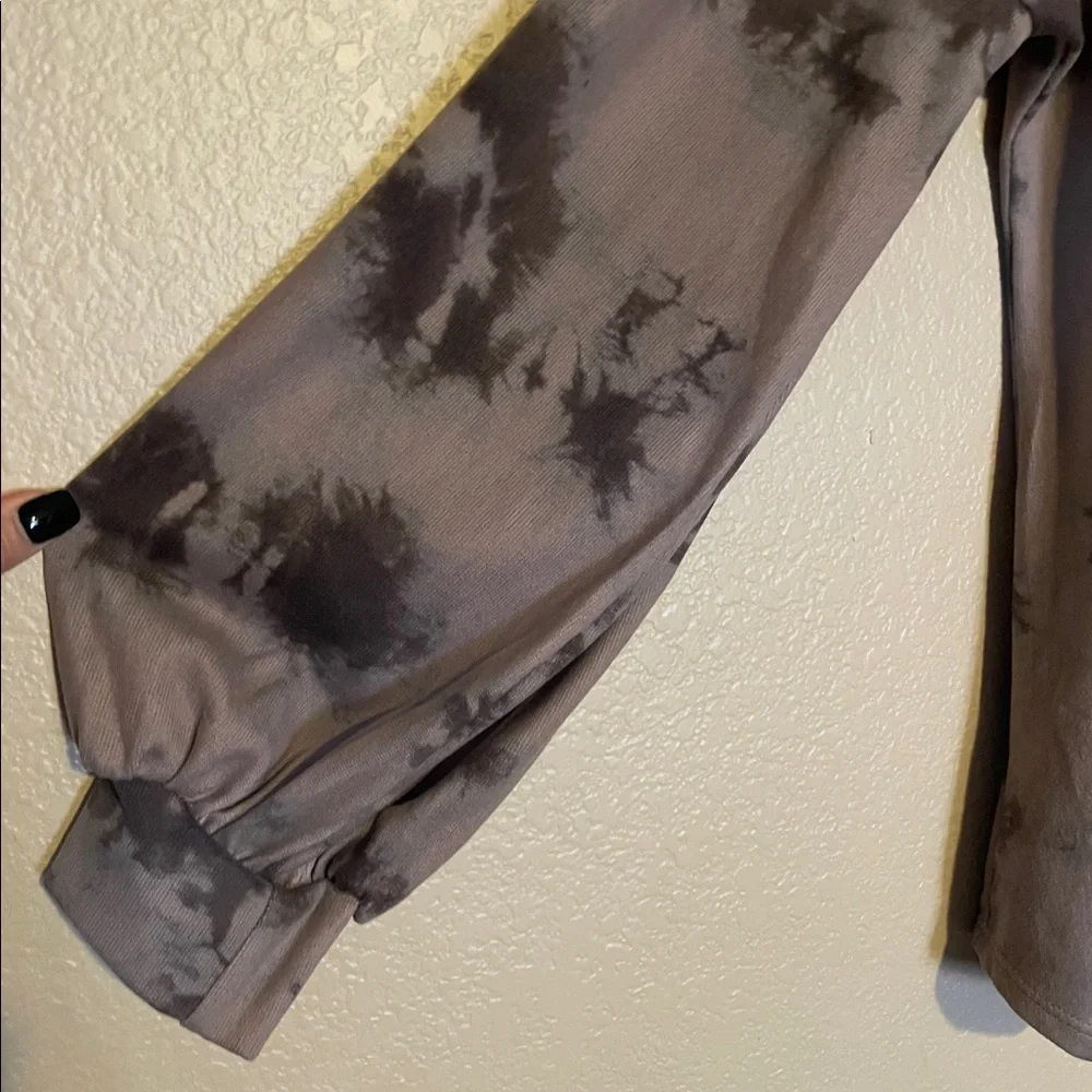 VIAMOR LONG SLEEVE TOP - Picture 2 of 4